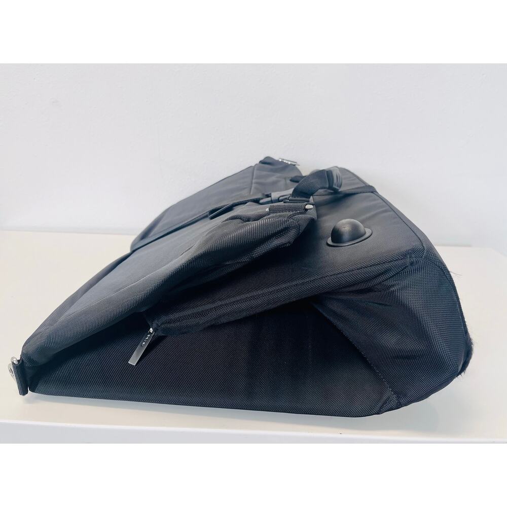 Nuna Wheeled Travel Bag - Picture 4 of 9